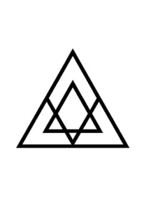 geometrisches-dreieck-design-tattoo-steissbein